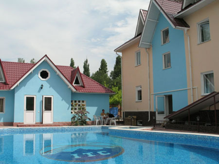 outdoor-pool